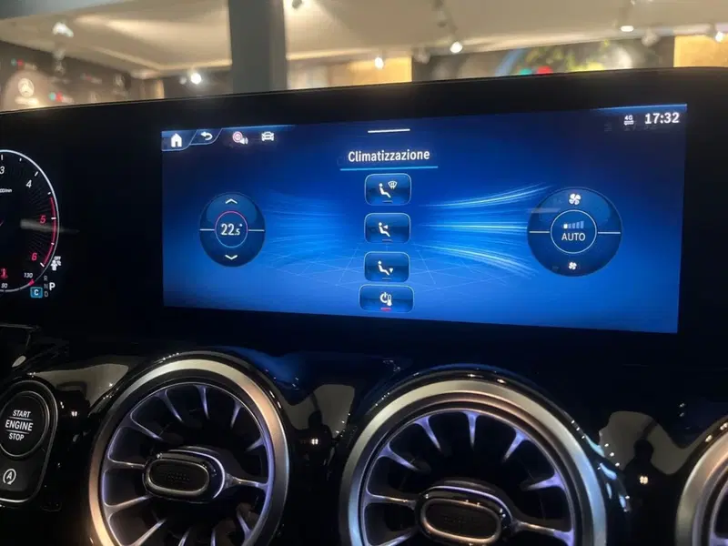 Mercedes-Benz GLA SUV usata a Prato (14)