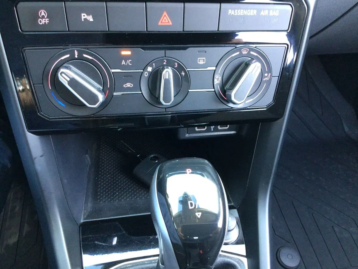 Volkswagen T-Cross usata a Genova (20)