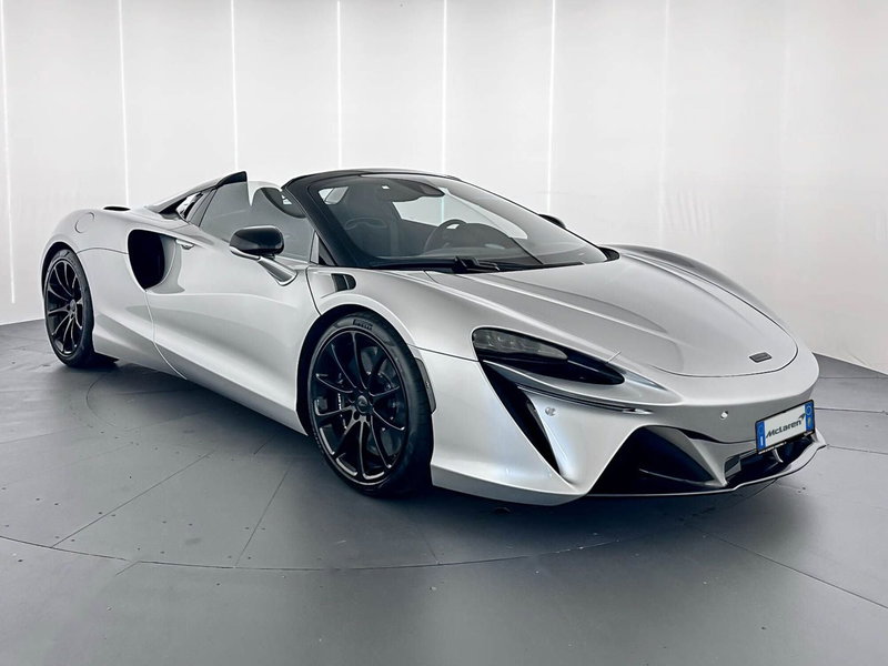 McLaren Artura Cabrio nuova a Milano