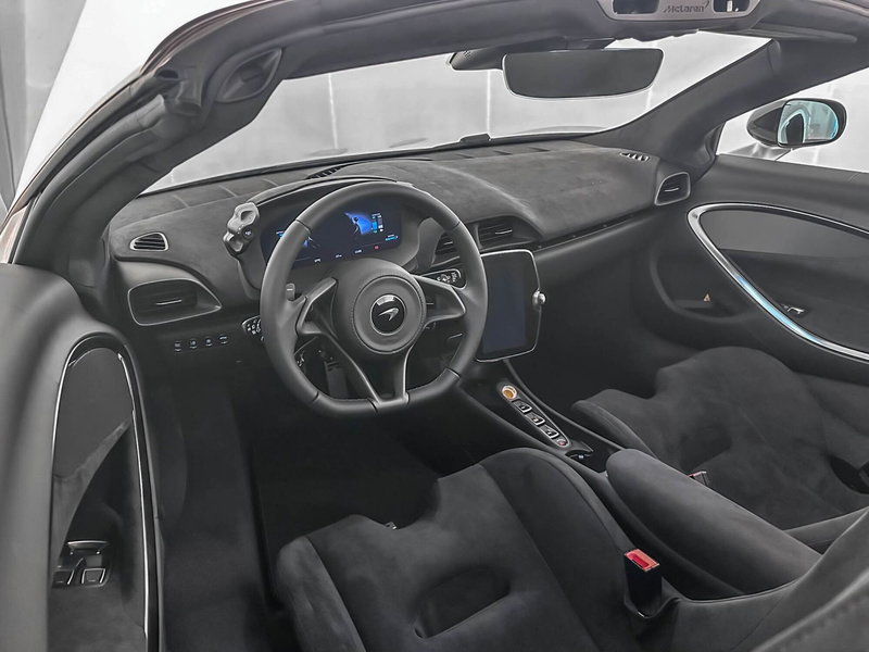 McLaren Artura Cabrio nuova a Milano (11)