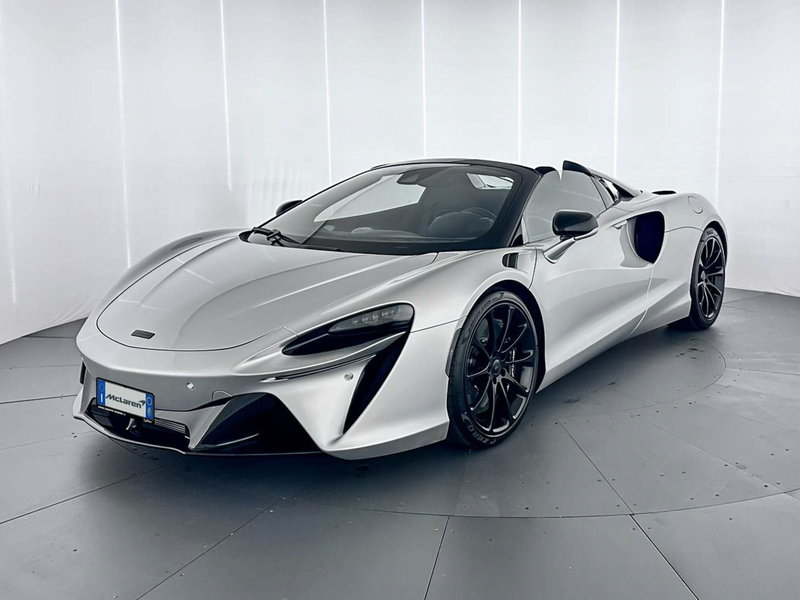 McLaren Artura Cabrio nuova a Milano (3)