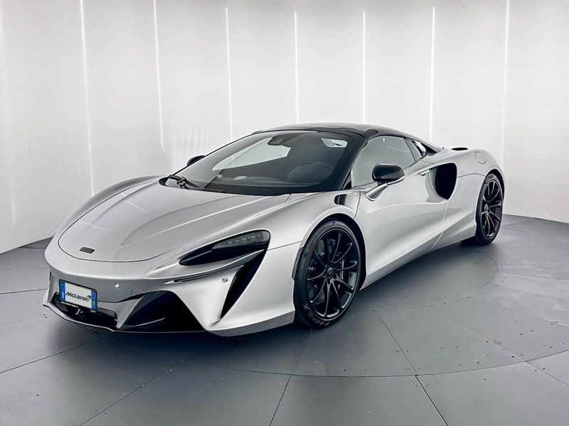 McLaren Artura Cabrio nuova a Milano (4)