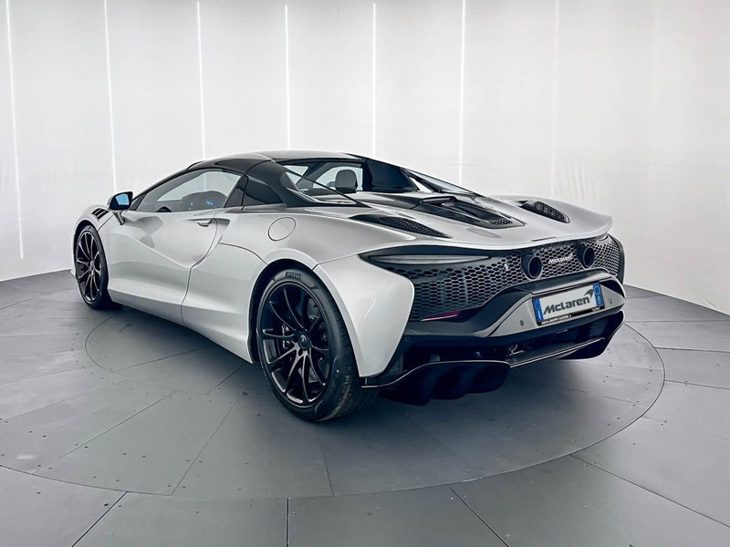 McLaren Artura Cabrio nuova a Milano (7)