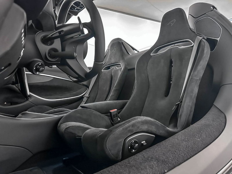 McLaren Artura Cabrio nuova a Milano (10)