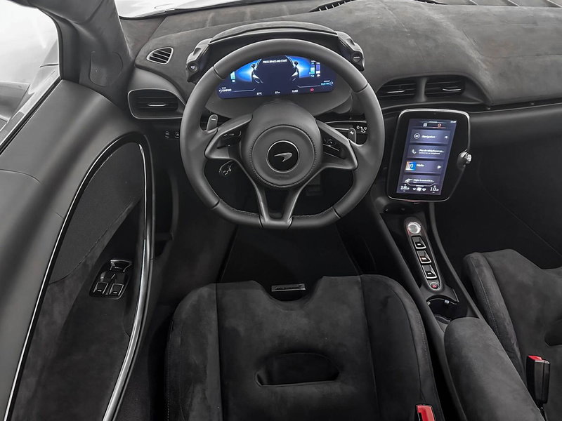 McLaren Artura Cabrio nuova a Milano (12)