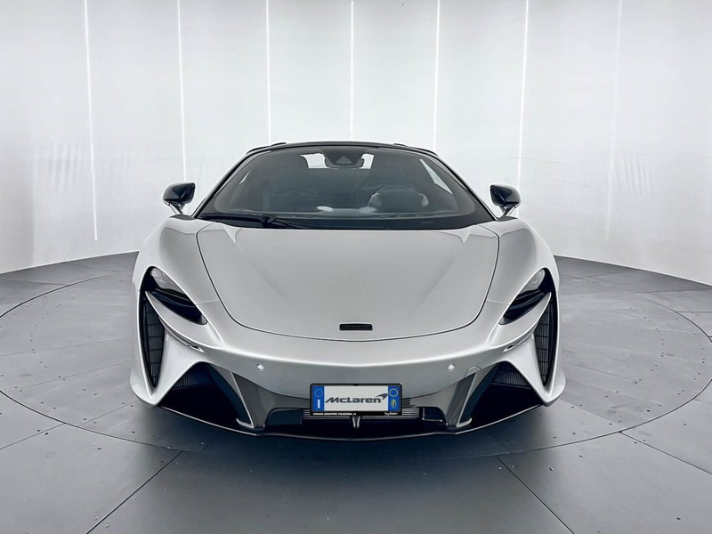 McLaren Artura Cabrio nuova a Milano (2)