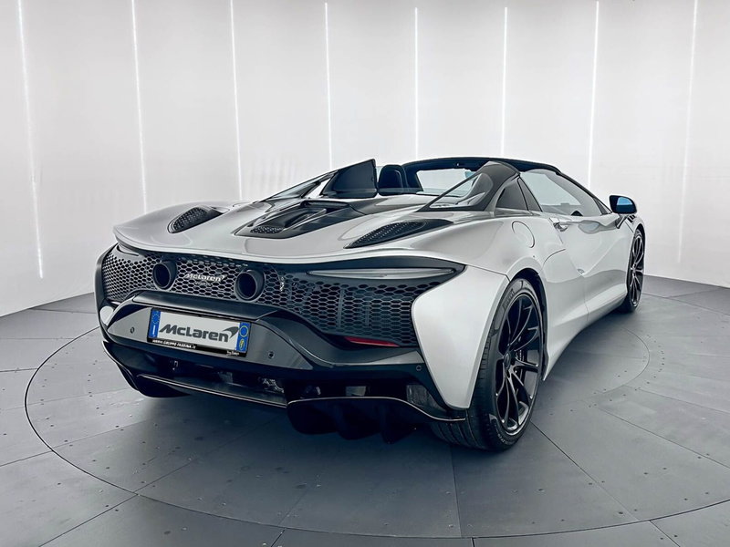 McLaren Artura Cabrio nuova a Milano (8)