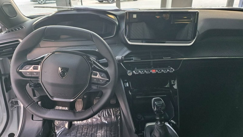 Peugeot 2008 nuova a Foggia (8)