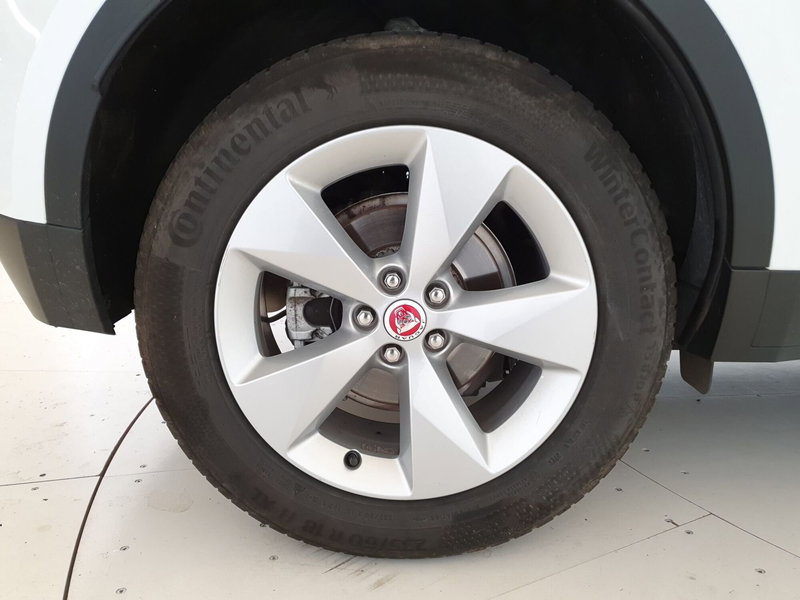 Jaguar E-Pace usata a Monza e Brianza (9)