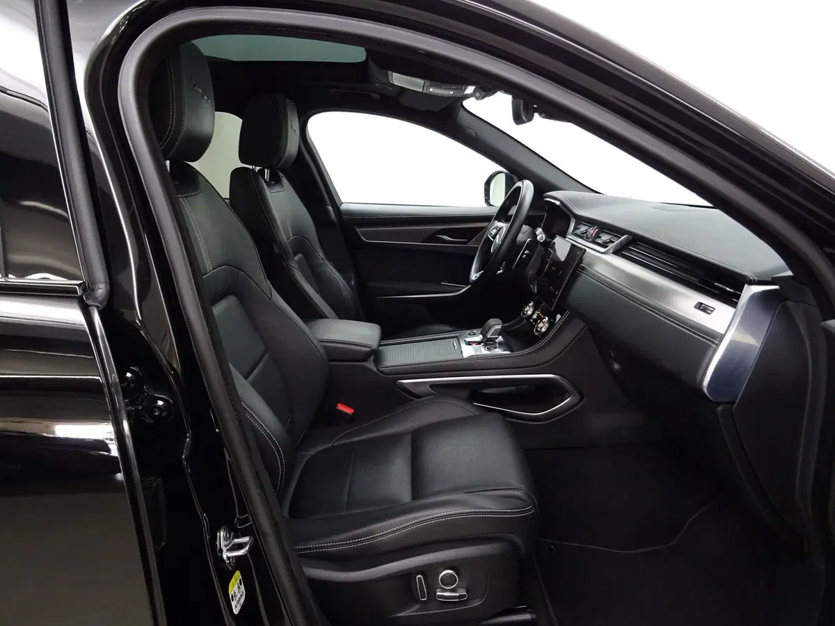 Jaguar F-Pace usata a Como (3)