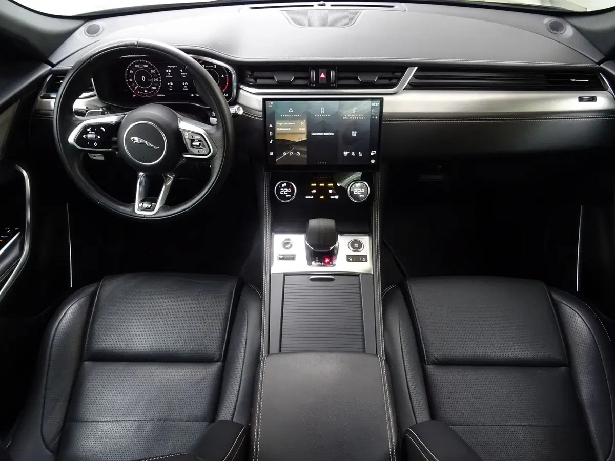 Jaguar F-Pace usata a Como (4)