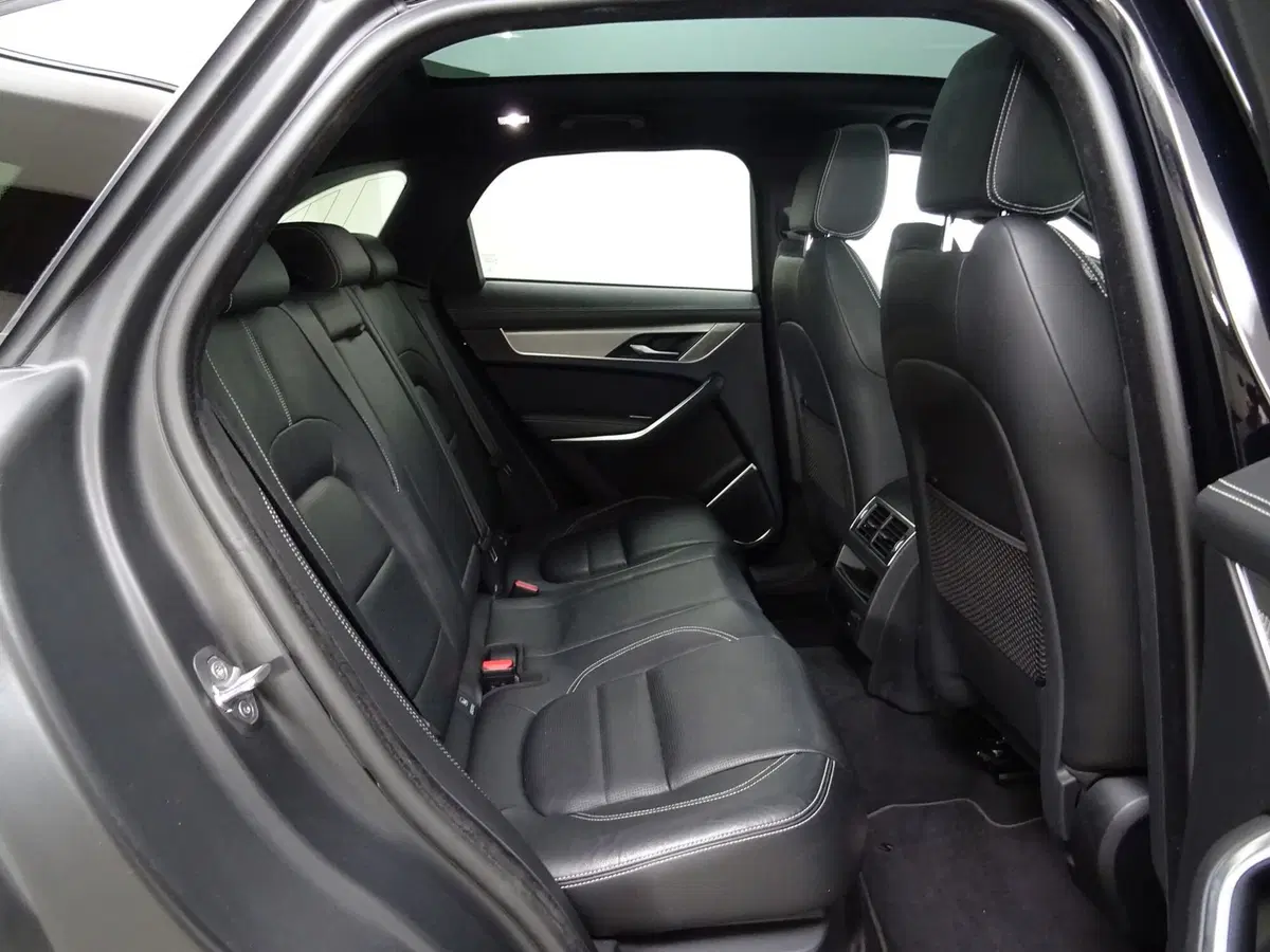Jaguar F-Pace usata a Como (5)