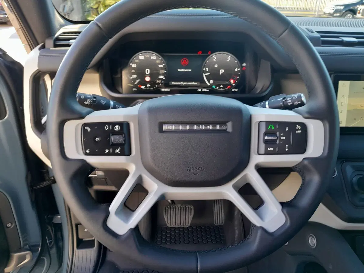 Land Rover Defender usata a Cuneo (11)