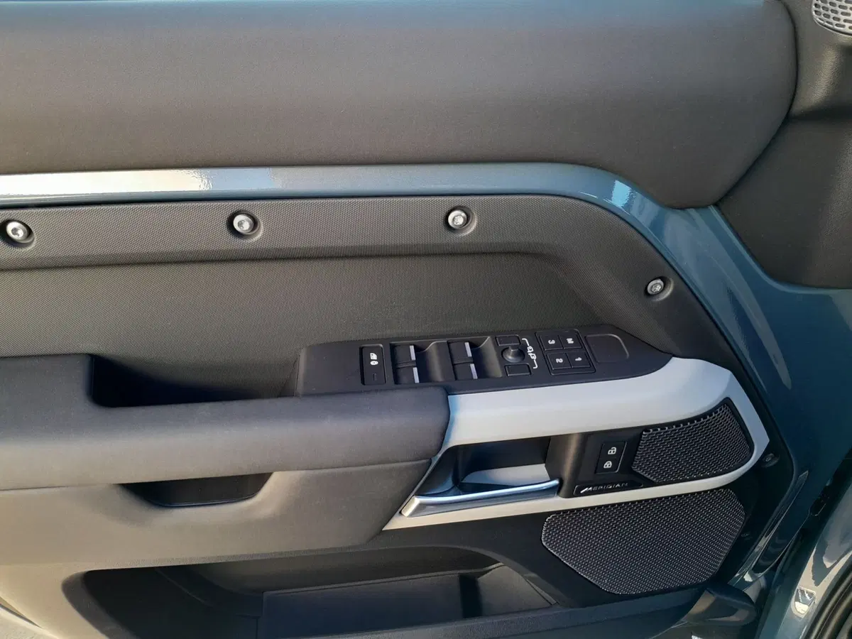 Land Rover Defender usata a Cuneo (18)