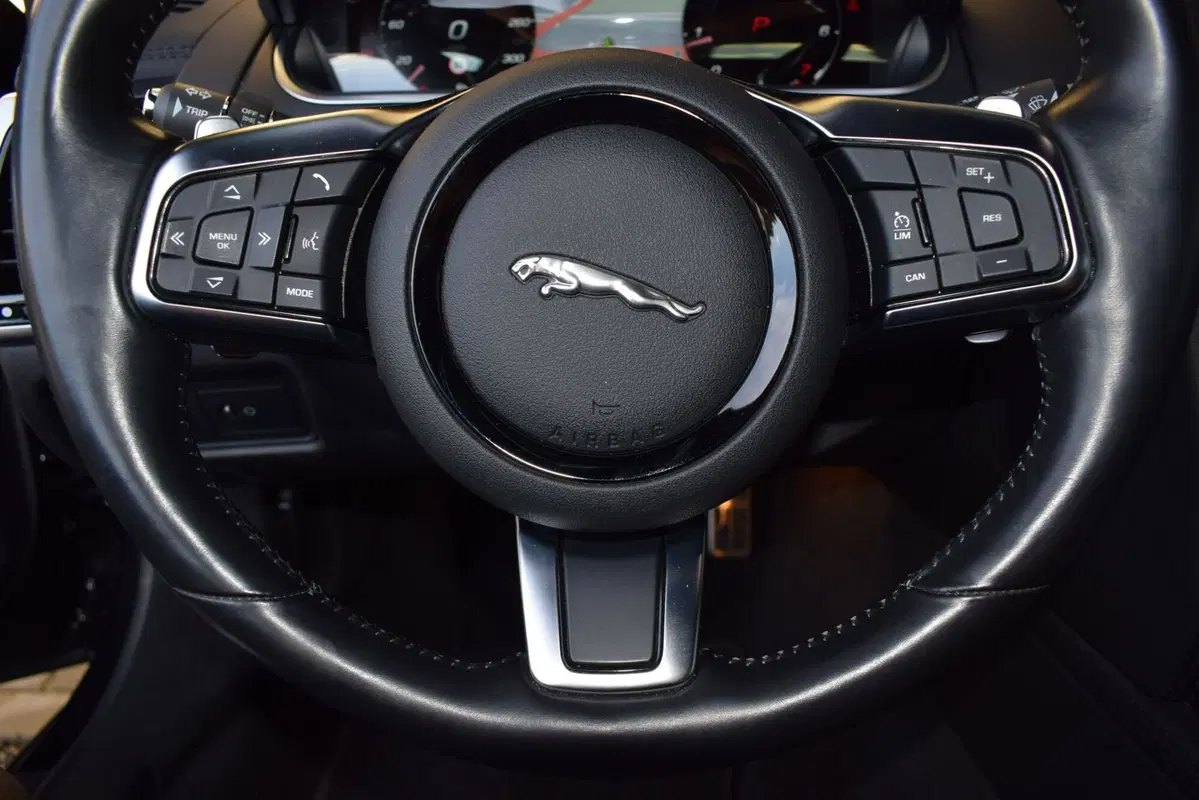 Jaguar F-Type Coupé usata a Cuneo (13)
