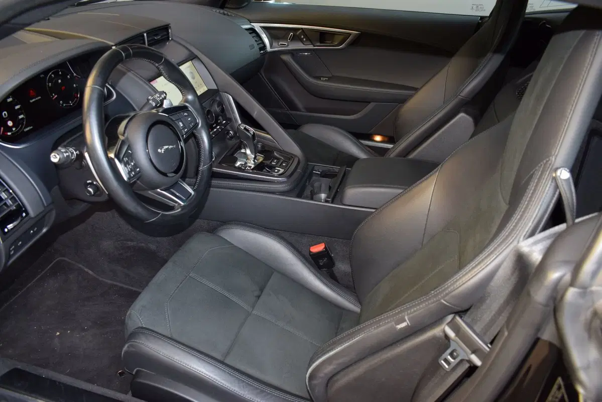 Jaguar F-Type Coupé usata a Cuneo (9)