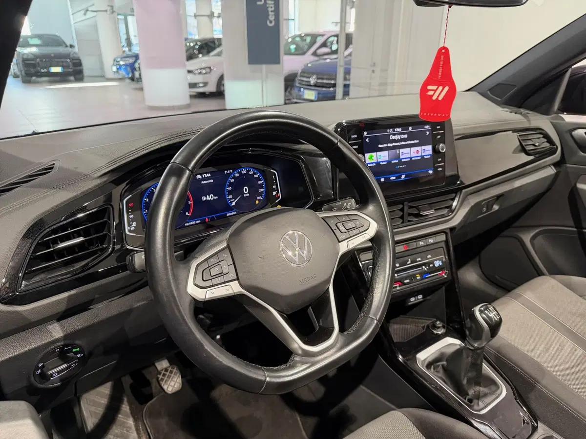 Volkswagen T-Roc Cabrio usata a Genova (11)