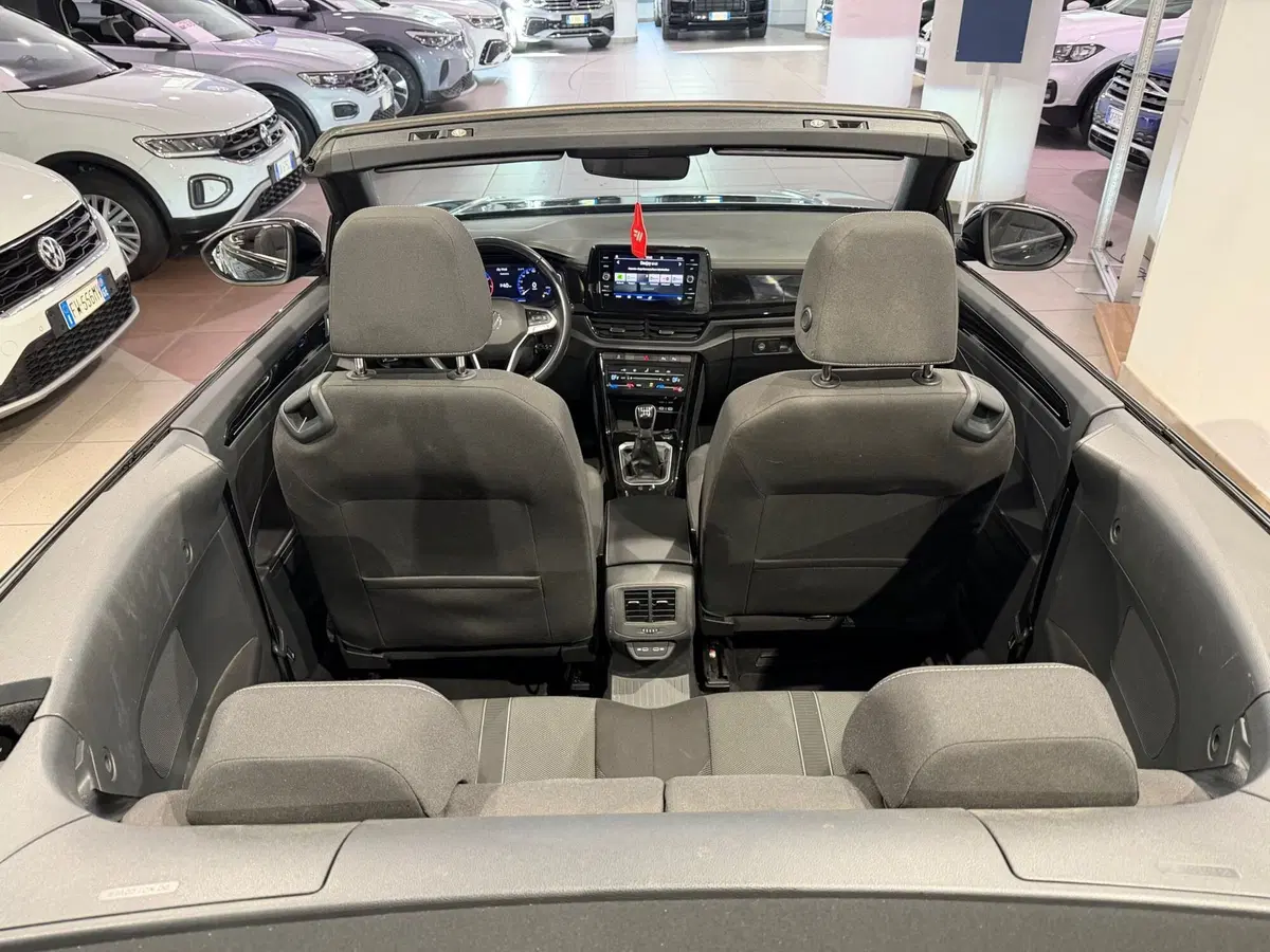 Volkswagen T-Roc Cabrio usata a Genova (13)