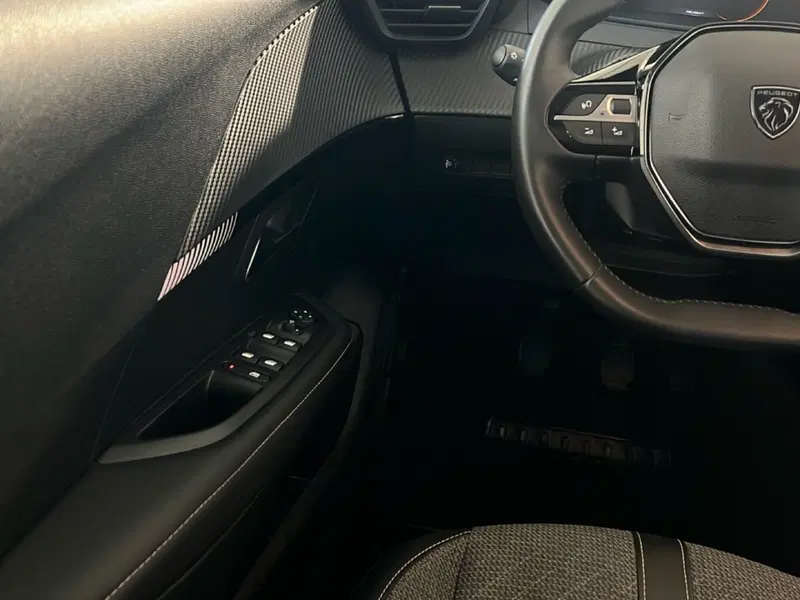 Peugeot 208 usata a Roma (19)