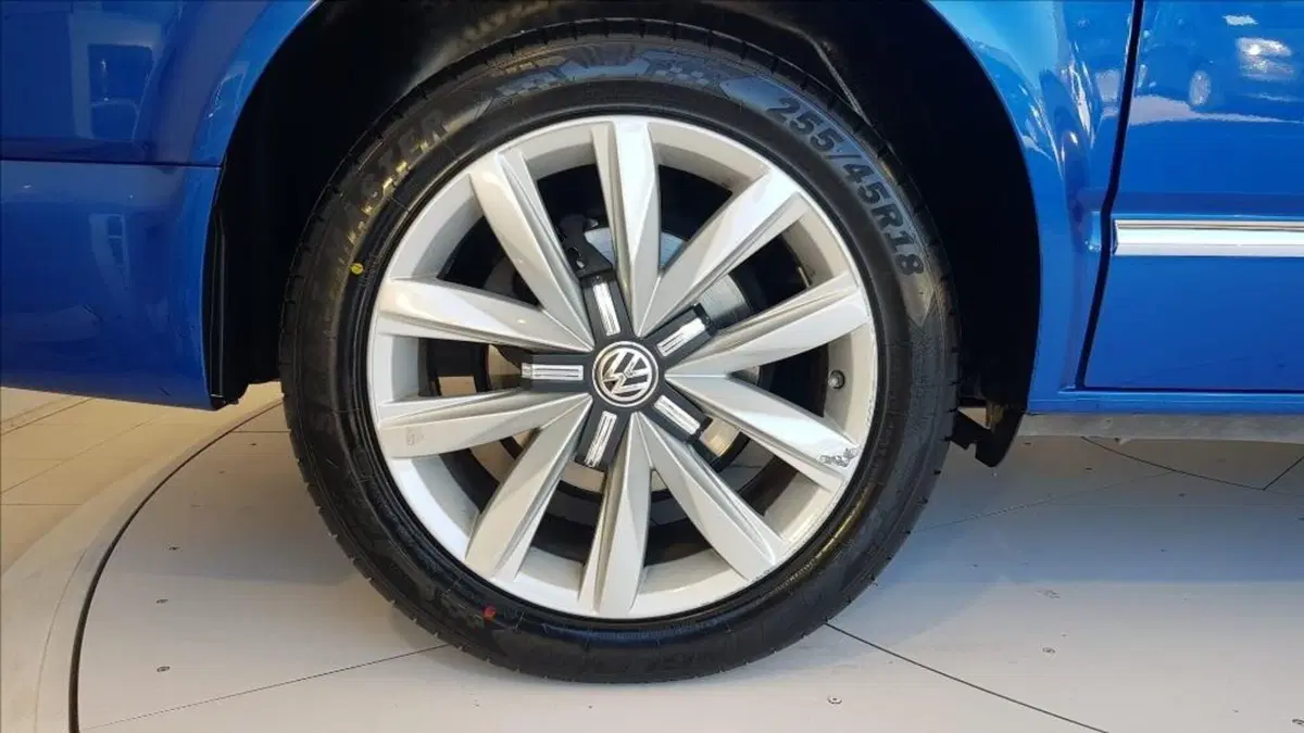Volkswagen Multivan usata a Lucca (9)