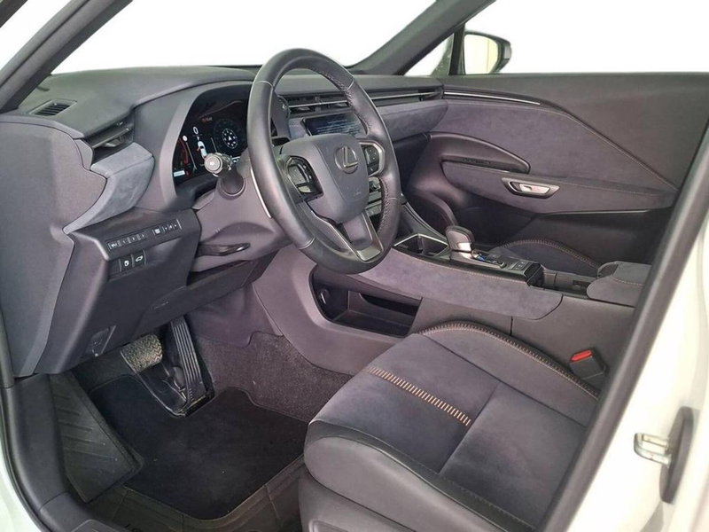 Lexus LBX usata a Torino (12)