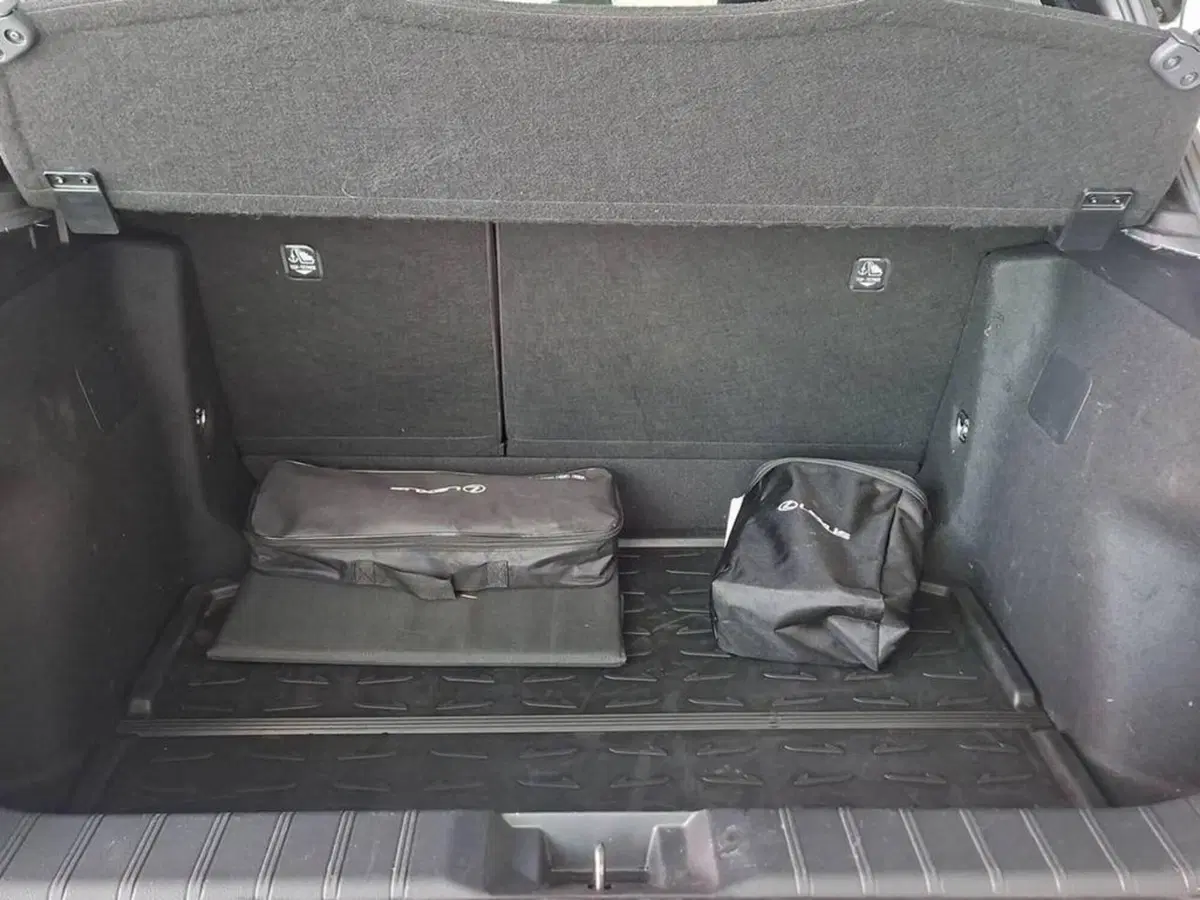 Lexus LBX usata a Torino (14)
