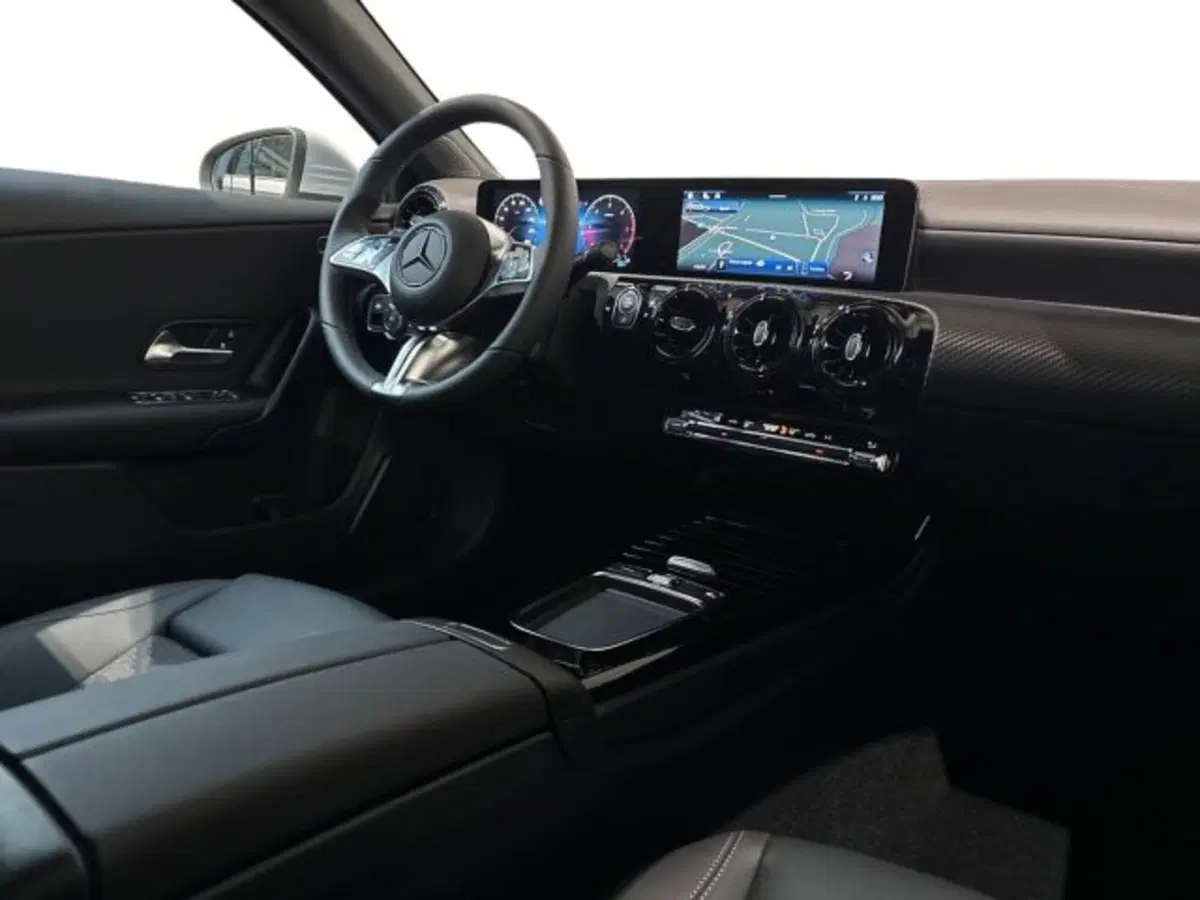 Mercedes-Benz Classe A nuova a Bologna (15)