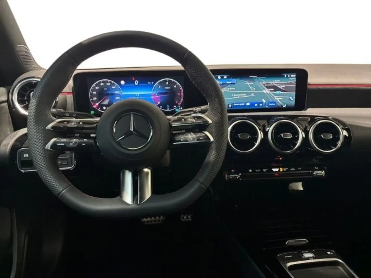 Mercedes-Benz Classe A nuova a Bologna (14)