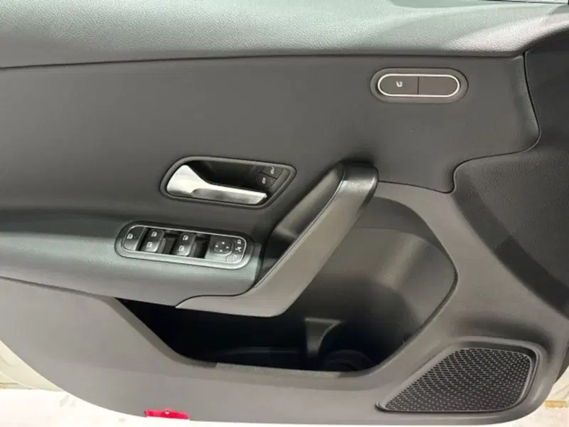 Mercedes-Benz Classe A Sedan nuova a Bologna (10)