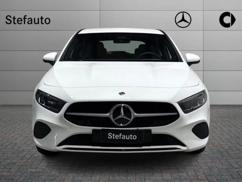 Mercedes-Benz Classe A Sedan nuova a Bologna (4)