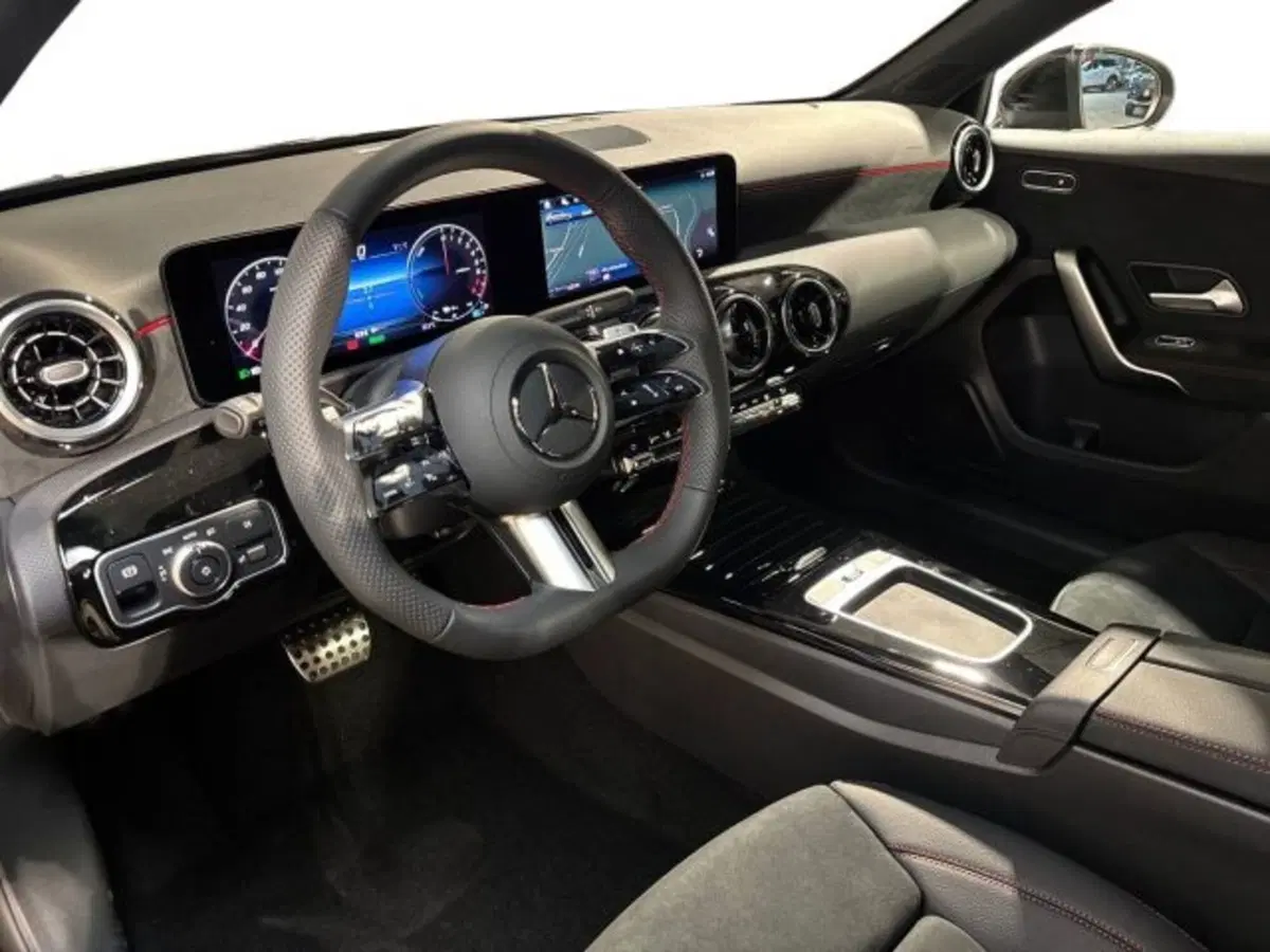 Mercedes-Benz Classe A Sedan nuova a Bologna (11)