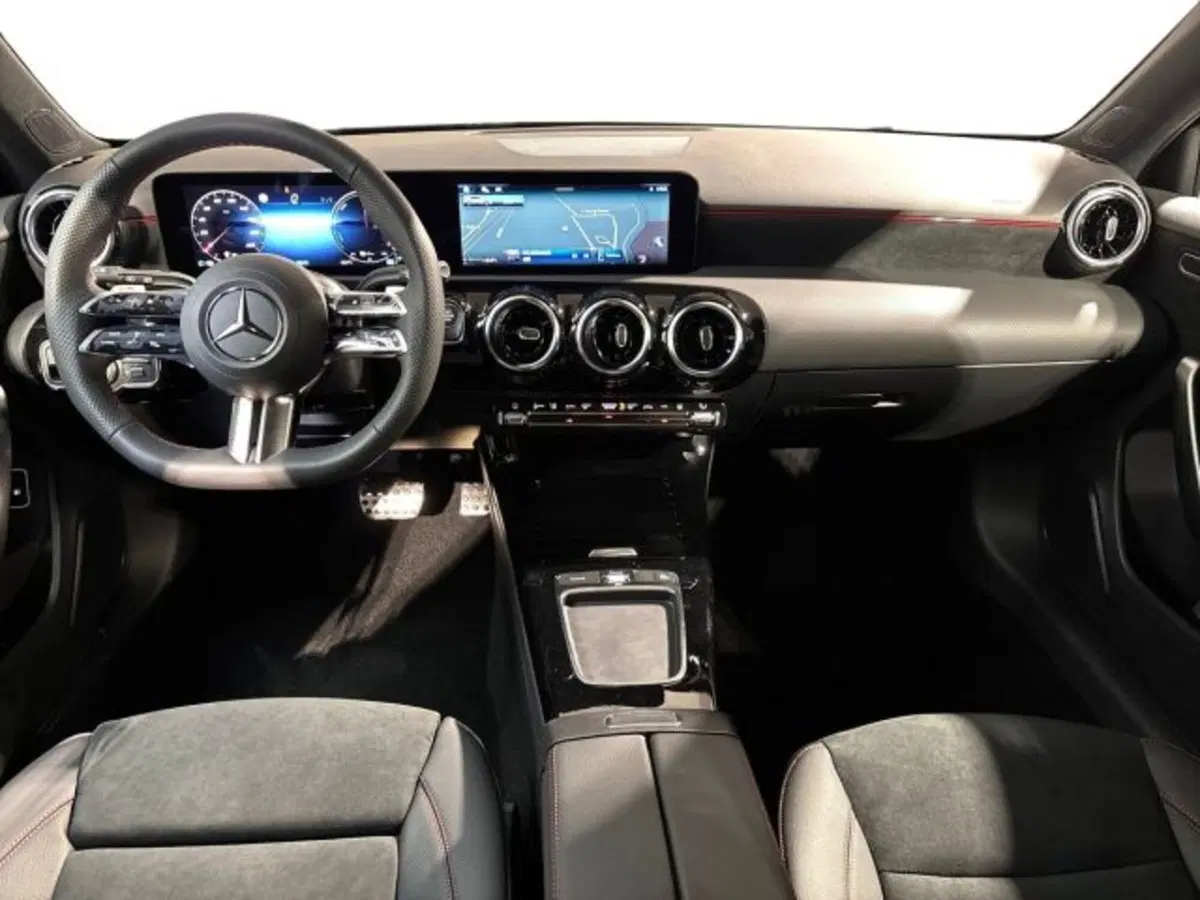 Mercedes-Benz Classe A Sedan nuova a Bologna (13)