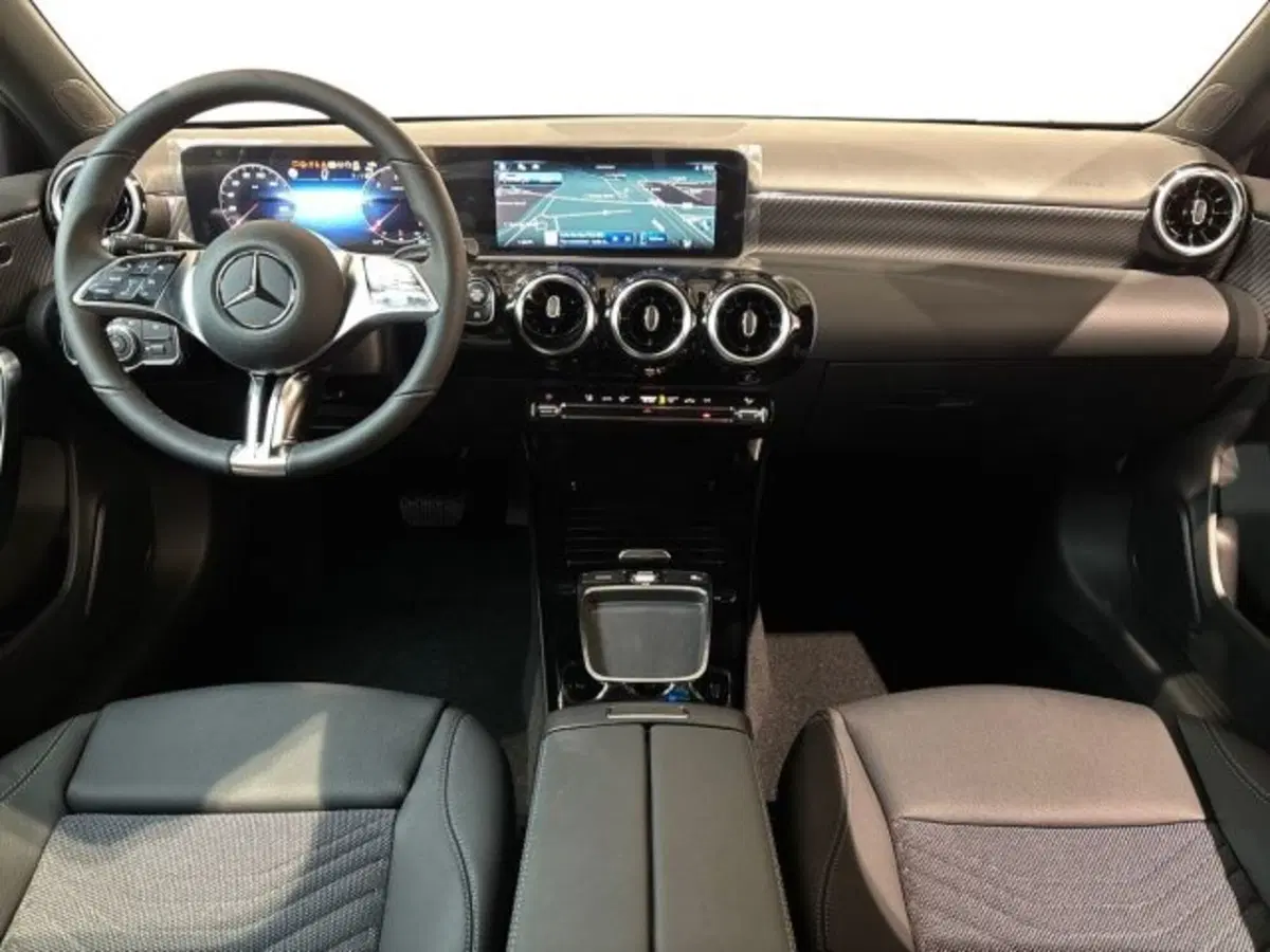 Mercedes-Benz Classe A nuova a Bologna (4)