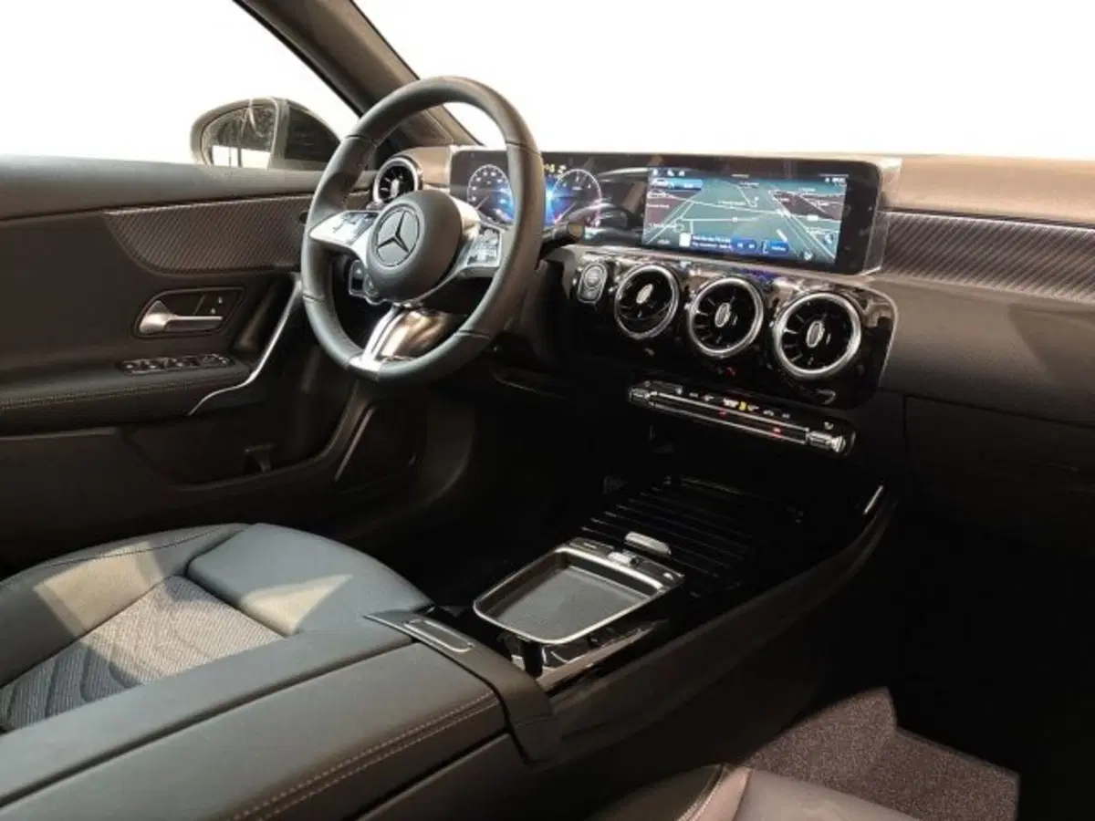 Mercedes-Benz Classe A nuova a Bologna (5)