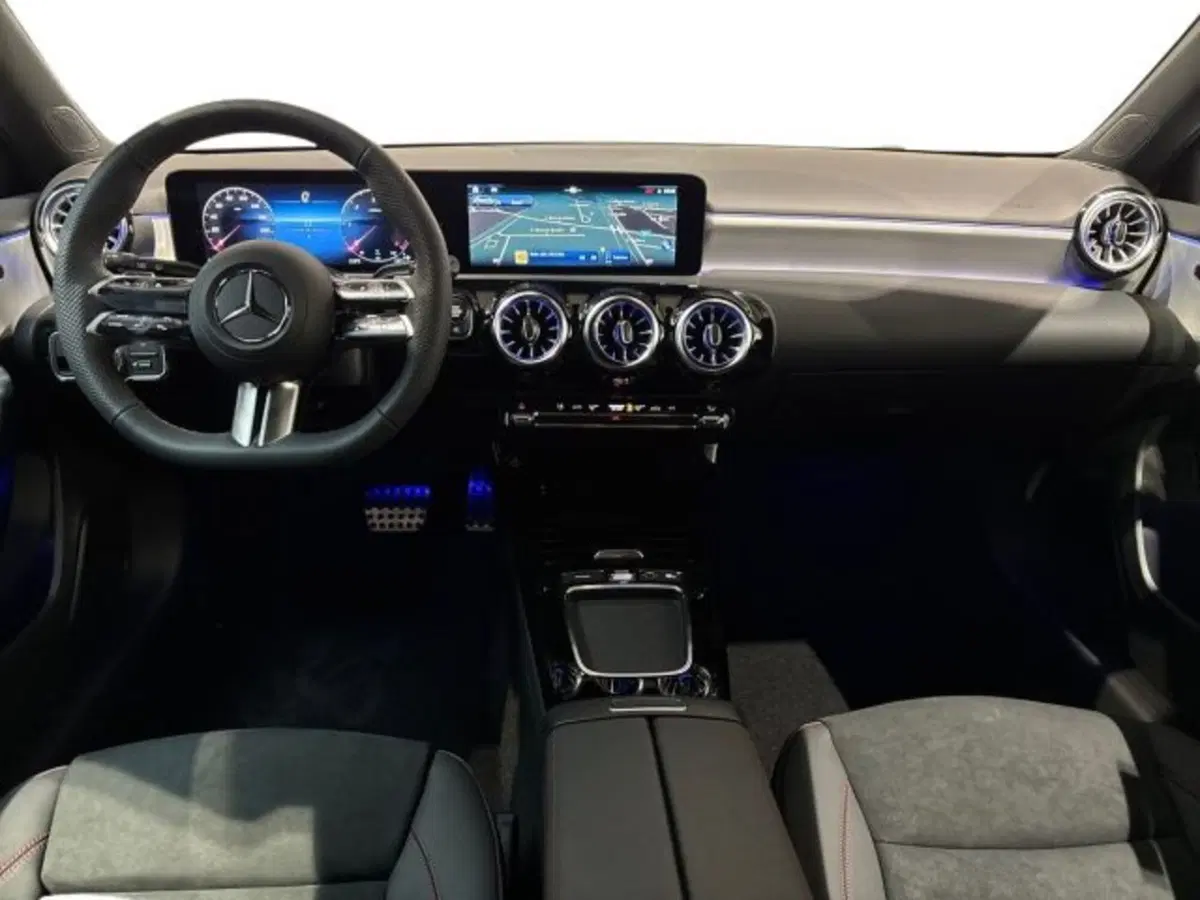 Mercedes-Benz Classe A Sedan nuova a Bologna (13)