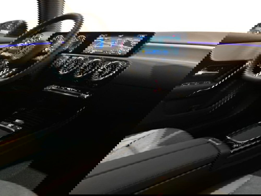 Mercedes-Benz Classe A Sedan nuova a Bologna (15)