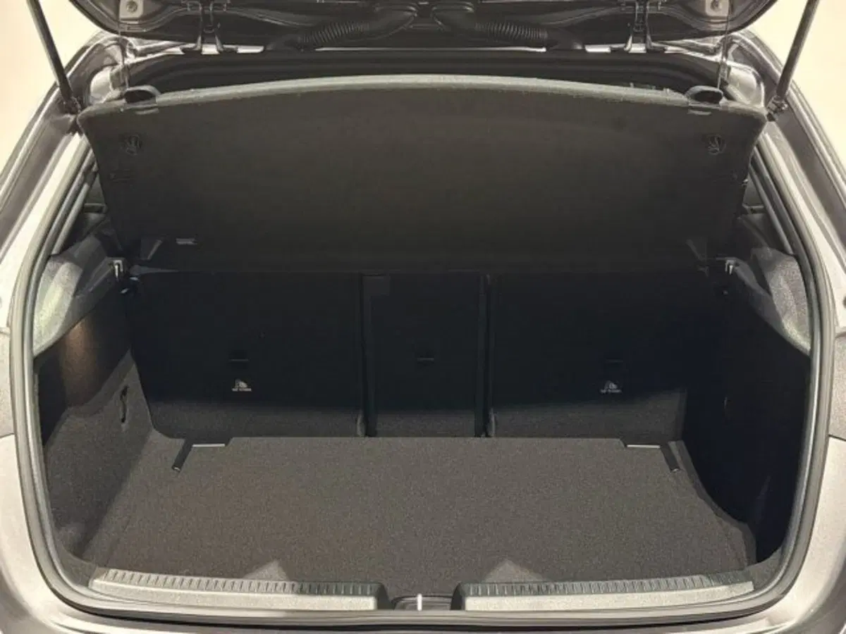 Mercedes-Benz Classe A Sedan nuova a Bologna (7)