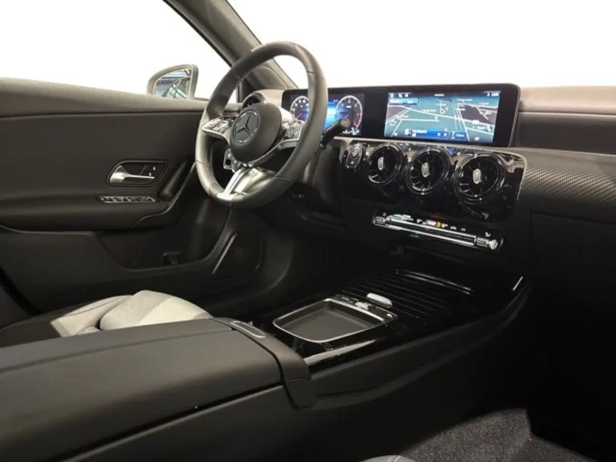 Mercedes-Benz Classe A nuova a Bologna (15)