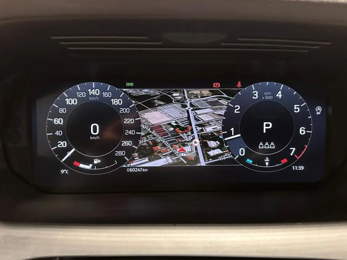 Land Rover Discovery Sport usata a Varese (10)