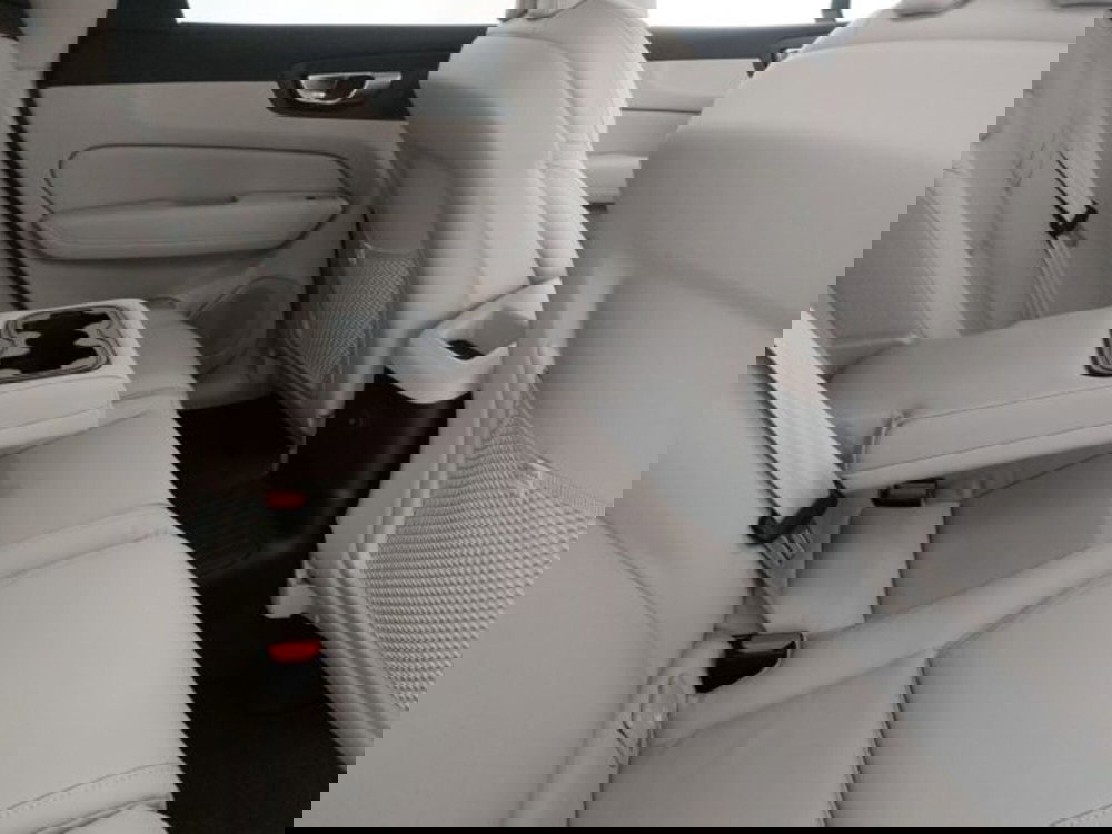 Volvo XC60 nuova a Modena (11)