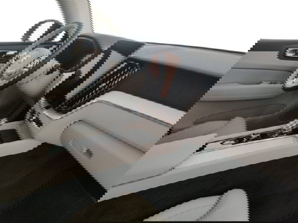 Volvo XC60 nuova a Modena (12)