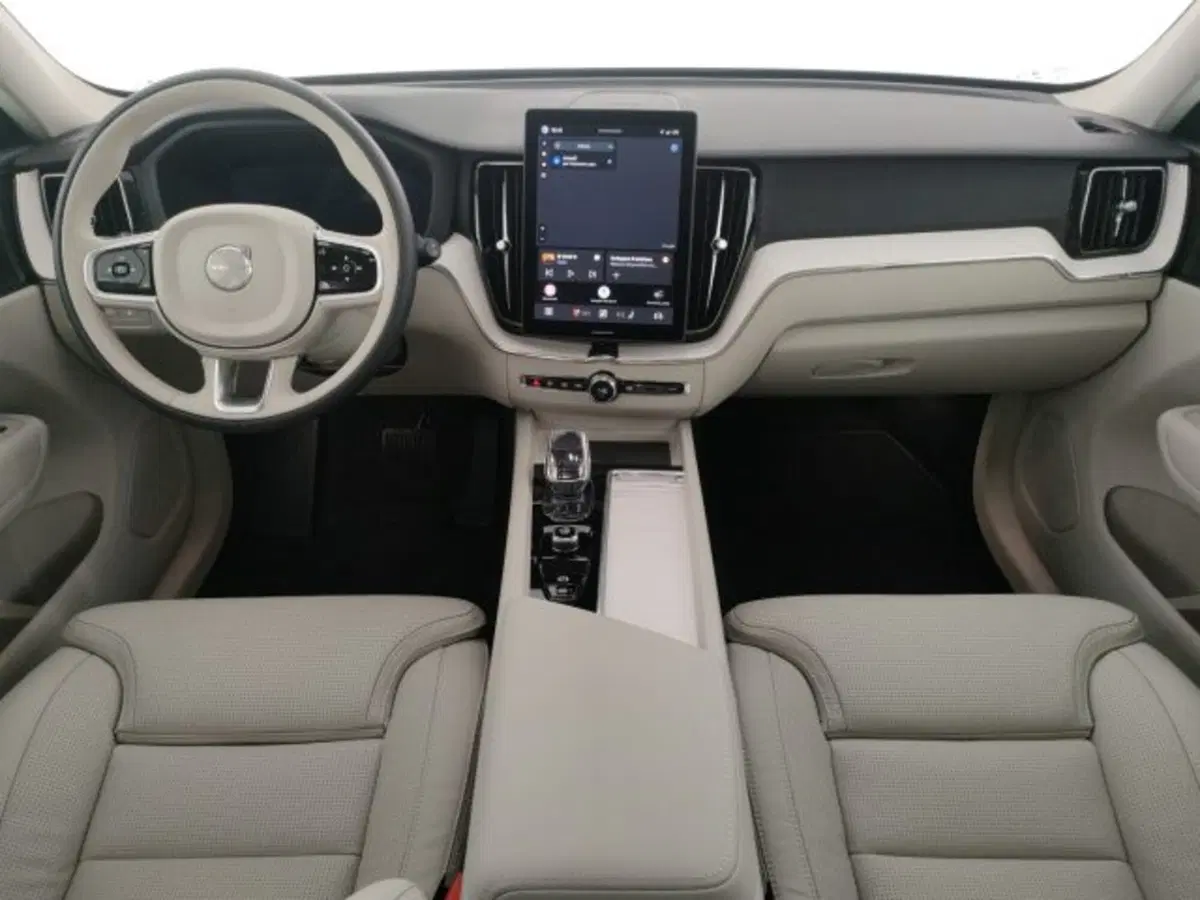 Volvo XC60 nuova a Modena (13)