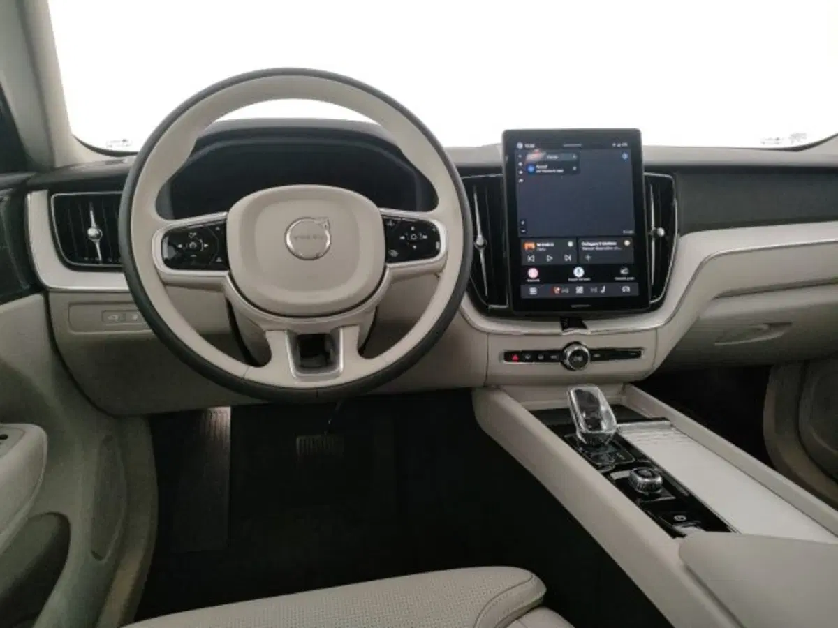 Volvo XC60 nuova a Modena (14)