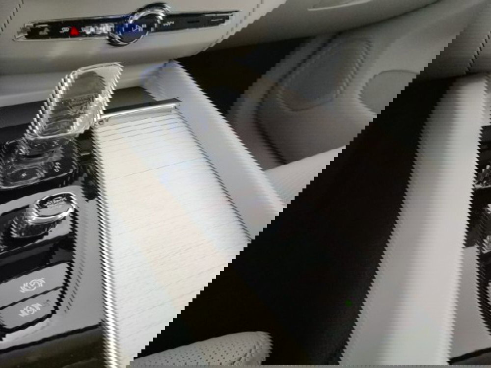 Volvo XC60 nuova a Modena (19)