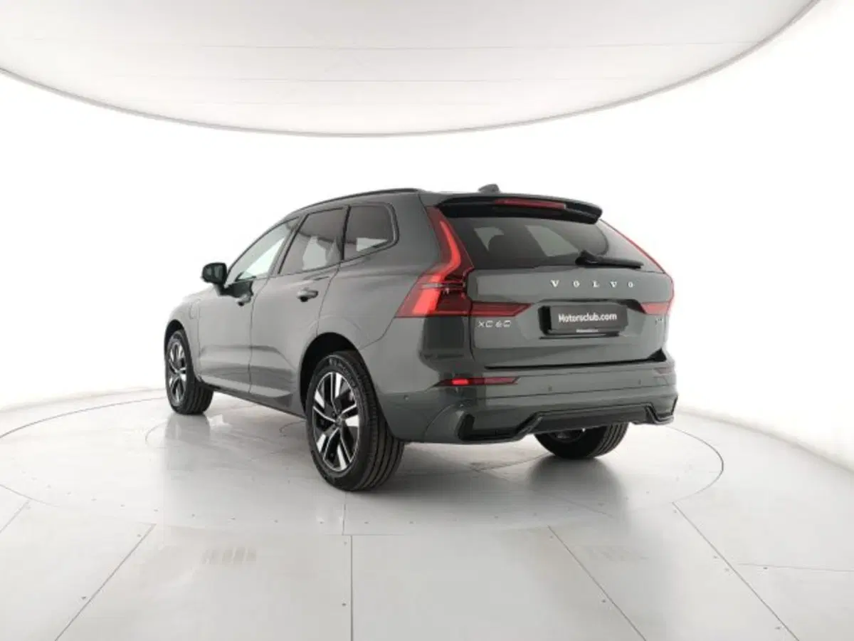 Volvo XC60 nuova a Modena (3)