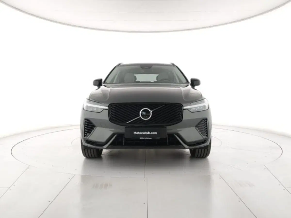Volvo XC60 nuova a Modena (7)