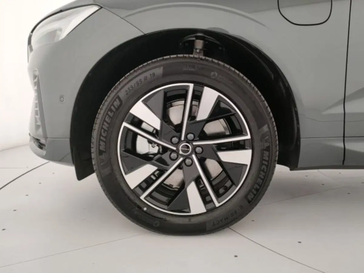 Volvo XC60 nuova a Modena (8)