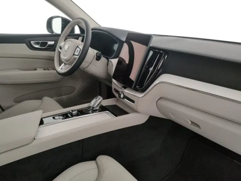Volvo XC60 nuova a Modena (12)