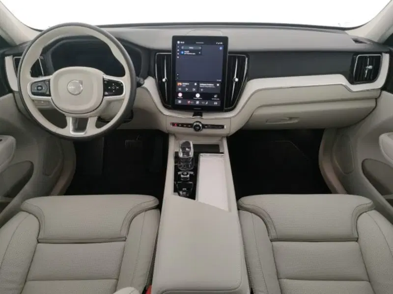 Volvo XC60 nuova a Modena (13)