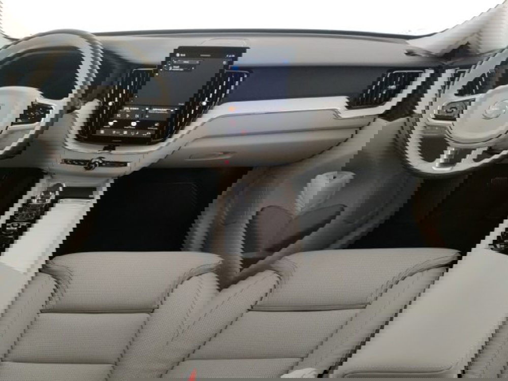 Volvo XC60 nuova a Modena (13)